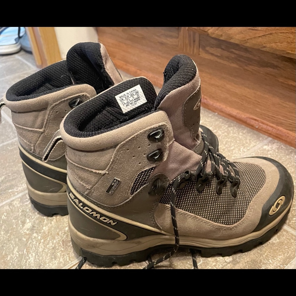 Salomon Hiking Boots women’s size 6
